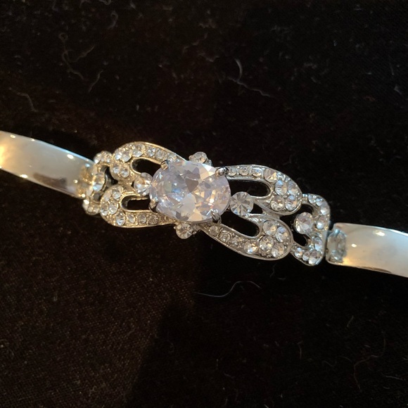 🆕🔥Crystal Bracelet Very Shiny Large Center Stone - Picture 3 of 6